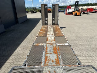 Broshuis N/A 2015 - 3ABSD Lowloader 3-axle / GVW: 53.000kg / Neck: 23.000kg / hydraulic steering + ramps + loading table / 4.60m extendable / winch / liftaxle immagine 70