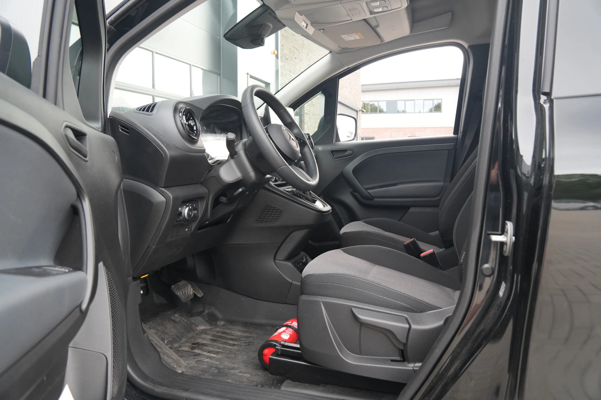 Mercedes-Benz eCitan 2026 - 112 Base L1 45 kWh 122pk - Cruise - Stoelverwarming - Camera - PDC - Auto Clima - Rijklaar Bild 16