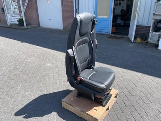 DAF N/A - 2296487 BESTUURDERSSTOEL MET DAF-LOGO immagine 3
