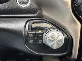 Dodge Ram 1500 2018 - 5.7 V8 LARAMIE / LPG / TREKHAAK 3.5T / ADAPTIVE CRUISE / CAMERA / PANO / 12 INCH SCREEN / DELMONICO RED obrazek 19