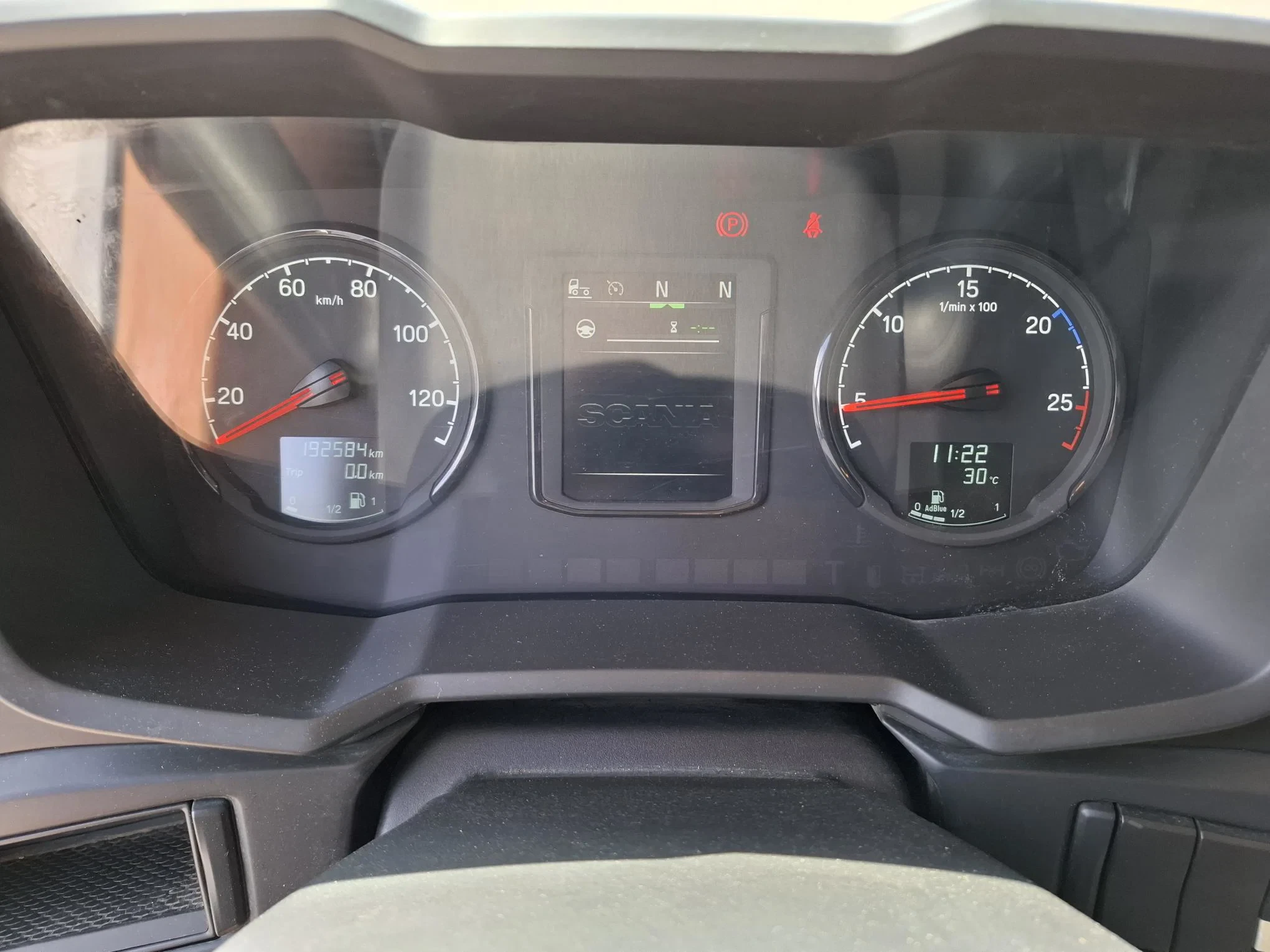 Scania P - NGS XT P410 / 6X4 / RETARDER / ONLY:192584 KM / BIG AXLE / FASSI F215A / REMOTE / ROTATOR / 2SIDE TIPPER / FULL-STEEL / DRUM BRAKES / TUV:01-03-2027 / EURO-6 / 2018 afbeelding 45