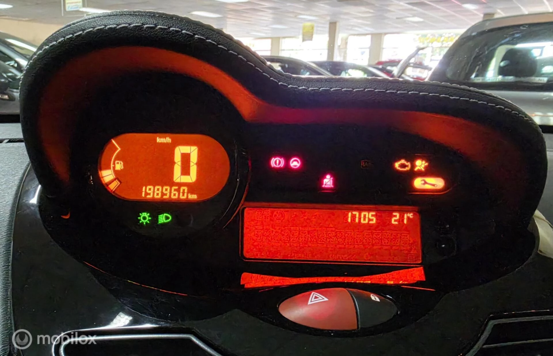 Renault Twingo 2011 - 1.2-16V Miss Sixty Airco elektrische ramen imagem 5