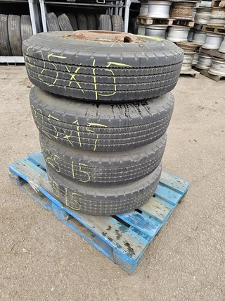 PIRELLI FR 12 825/R 15 | LOWLOADER TIRES. 1990 - N/A obrazek 1