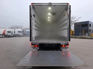 Renault D16 2017 - / ONLY:497760 KM / THERMOKING / PLATFORM 2TON / LWDS / BED / DATALOG / FULL-AIR / AUTOMATIC / EURO-6 / 2017 image 18