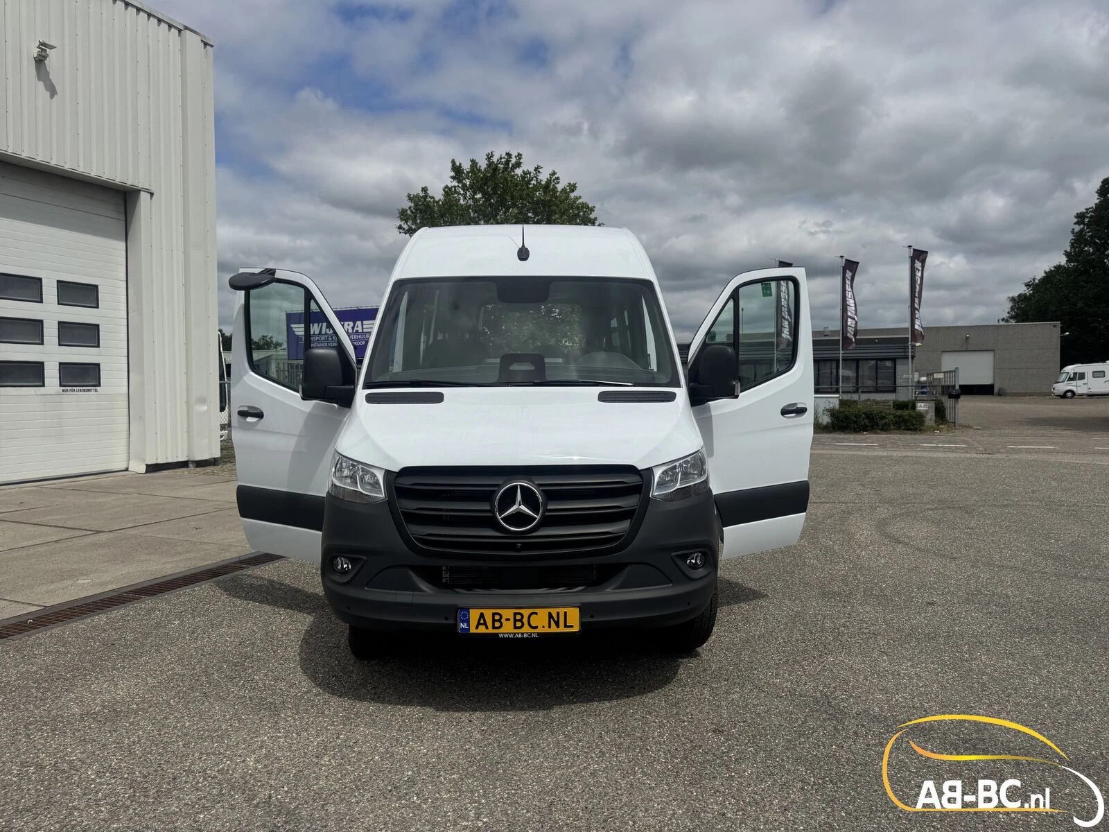 Mercedes-Benz Sprinter 2026 - Transfer 45, 23 Seats, Euro 6 image 8