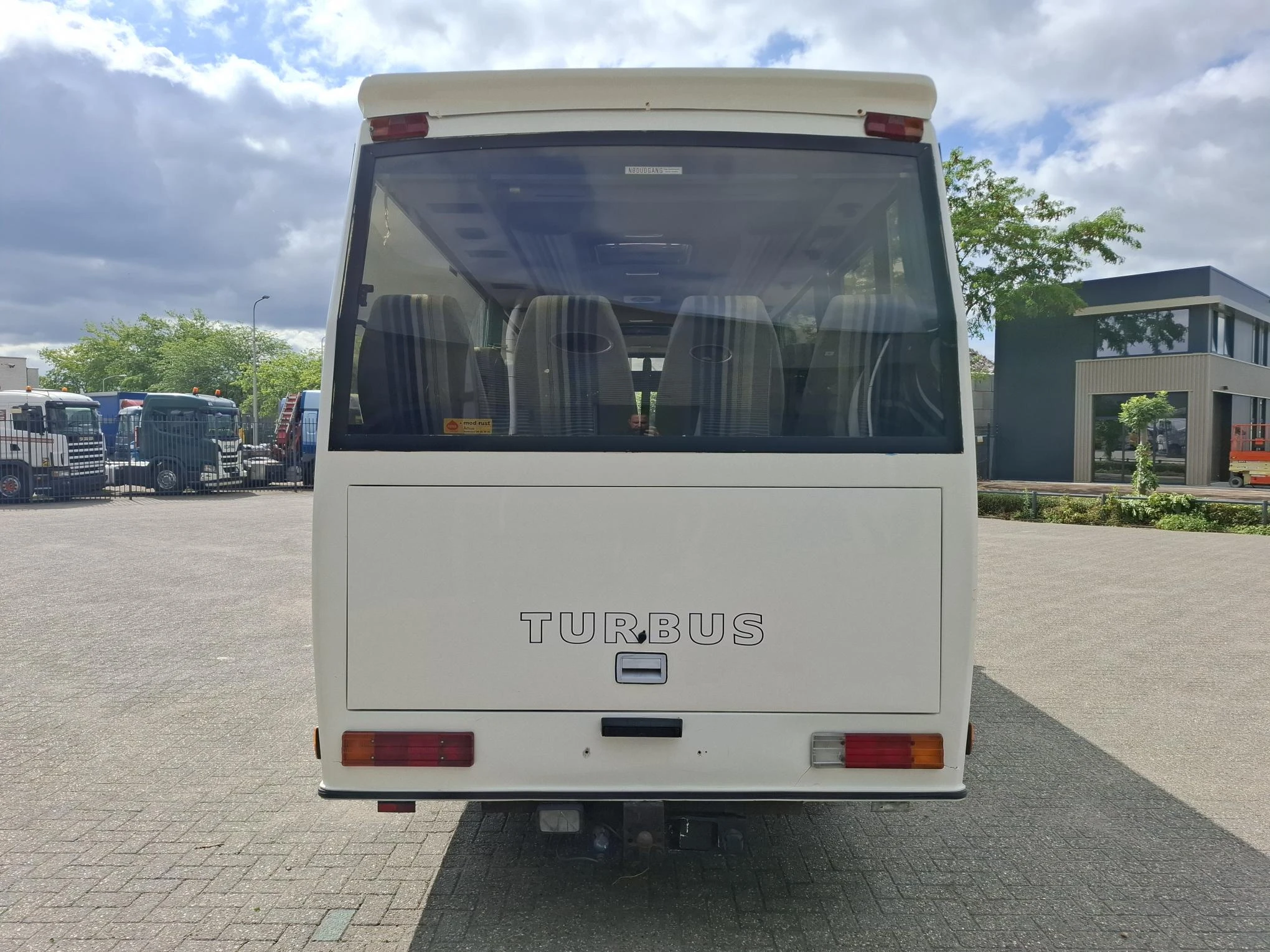 Mercedes-Benz 1991 - 814 D / 317828 KM / 23 PERSONS / FULL-STEEL / PARKHEAT+COOL / DOUBLE AIR REAR / AIRCO / MANUAL / 1991 afbeelding 4
