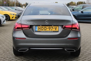 Mercedes-Benz A-Class 2020 - 250e AUT8 Premium LEDER CARPLAY WIDESCREEN SFEER CAMERA изображение 11