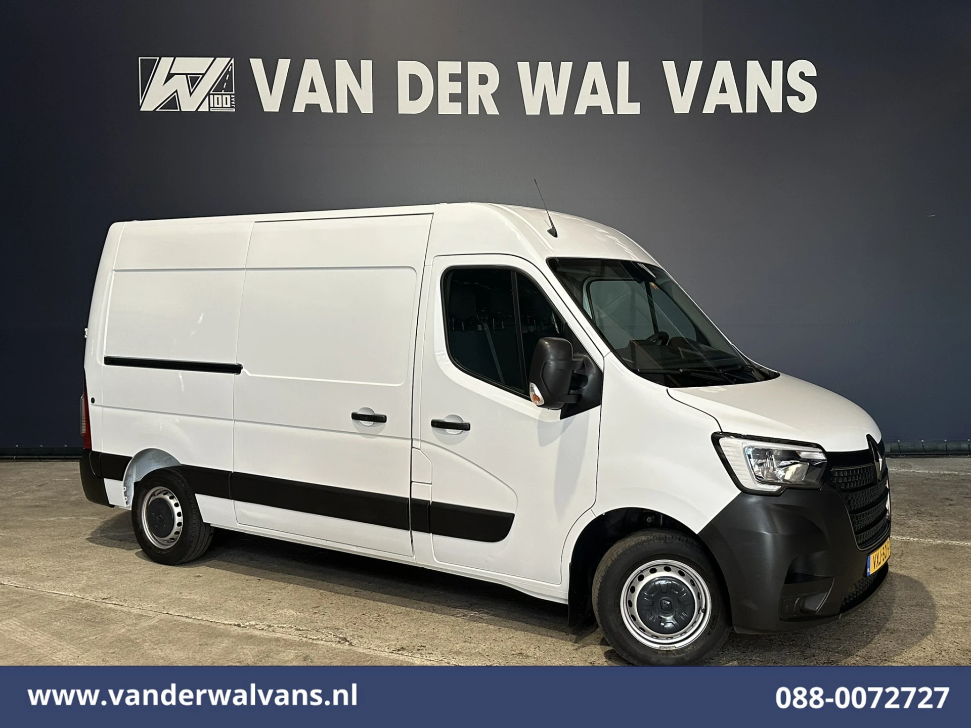 Renault Master 2023 - 2.3 dCi 136pk L2H2 Euro6 Airco | Navigatie | Camera | Trekhaak | Cruisecontrol afbeelding 1