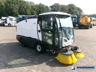Johnston C202 compact street sweeper 2019 imagen 2 miniatura