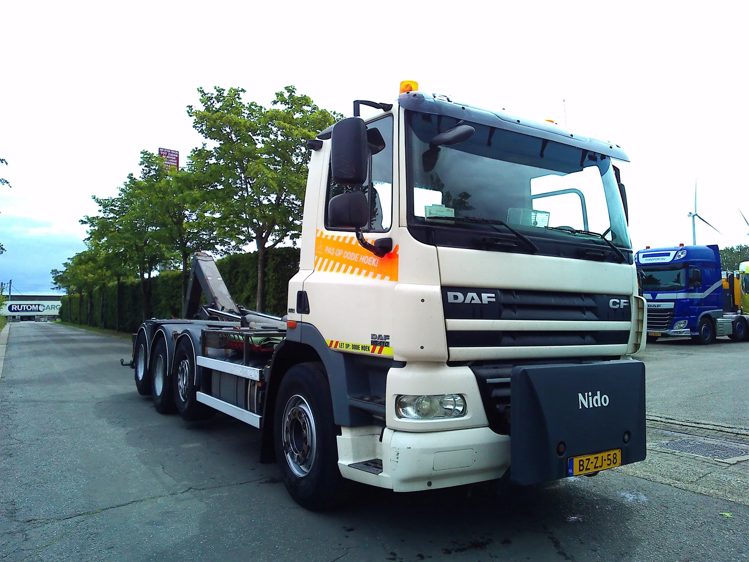 DAF 85 2012 - CF 410 8X2 NL TRUCK image 3