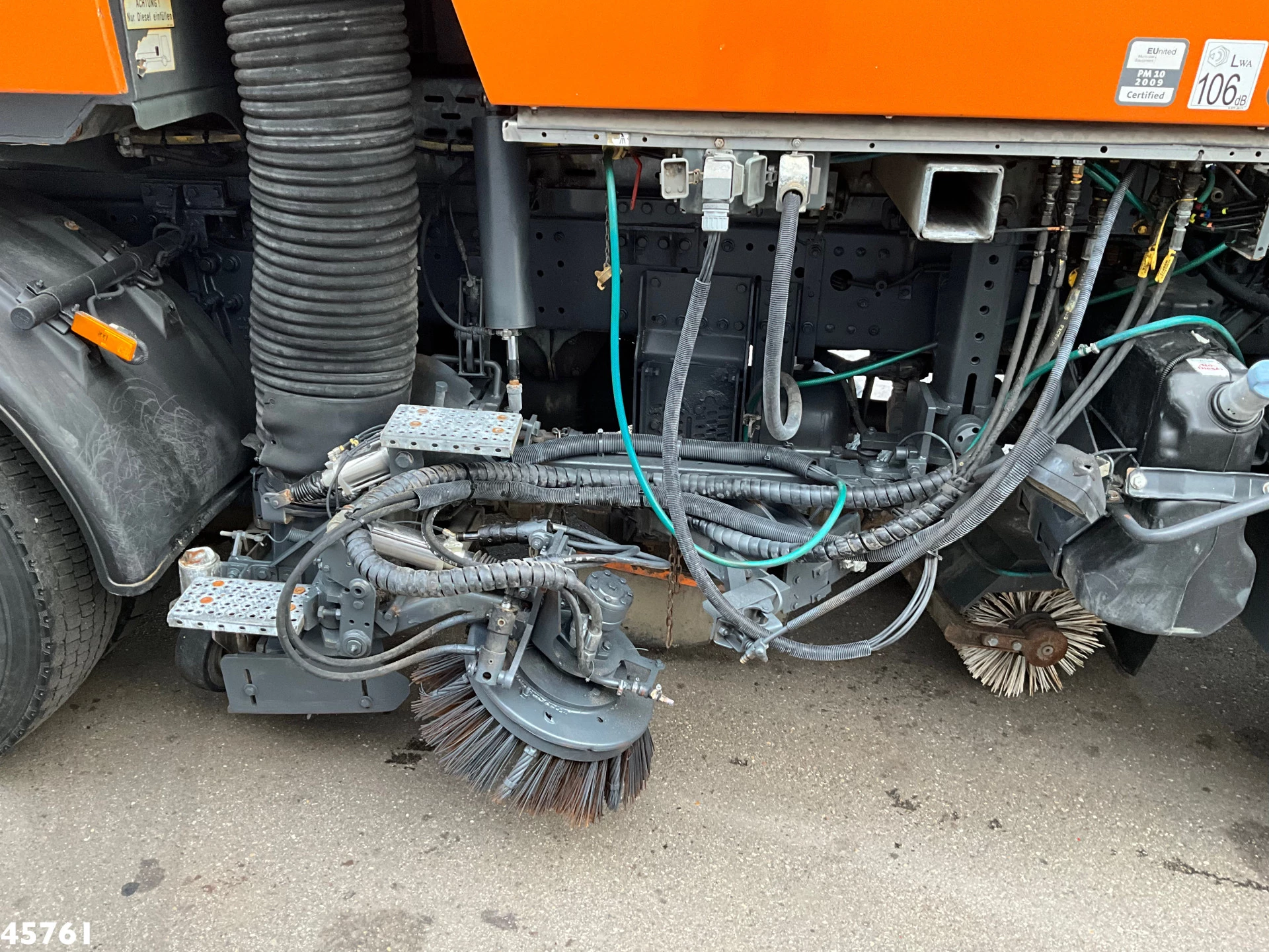 Mercedes-Benz Actros 2009 - 1829 4x4 Bucher Cityfant 60 Links en rechts vegend imagem 11