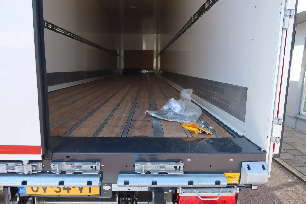 Wielton 2025 - 3 Asser. Gesloten met Dhollandia klep 2500 kg Lift as. Price 44.950,-- euro netto. imagen 7