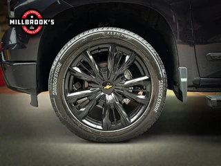 Chevrolet Silverado 2024 - USA High Country Black Edition 6.2 V8 420 PK, obrazek 16