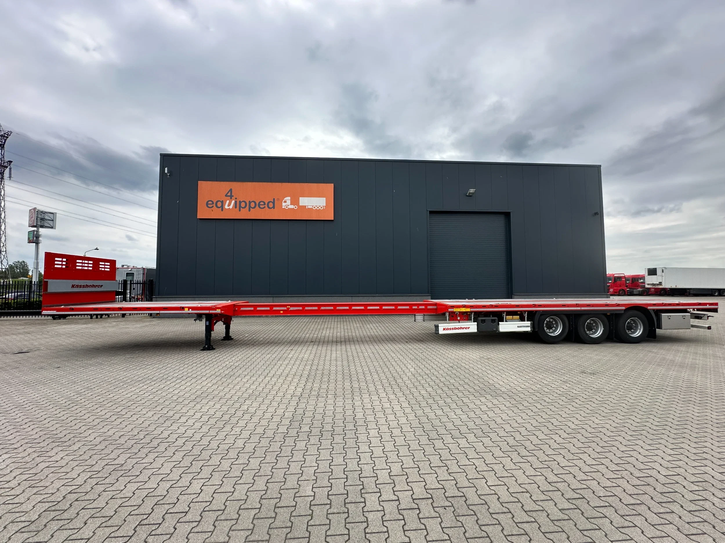 KAESSBOHRER 2026 - new and unused Heavy-Duty flatbed / 690cm extendable / steering axle / lift axle / twistlocks / timberstakes / NL-trailer / APK: 04-2027 zdjęcie 1