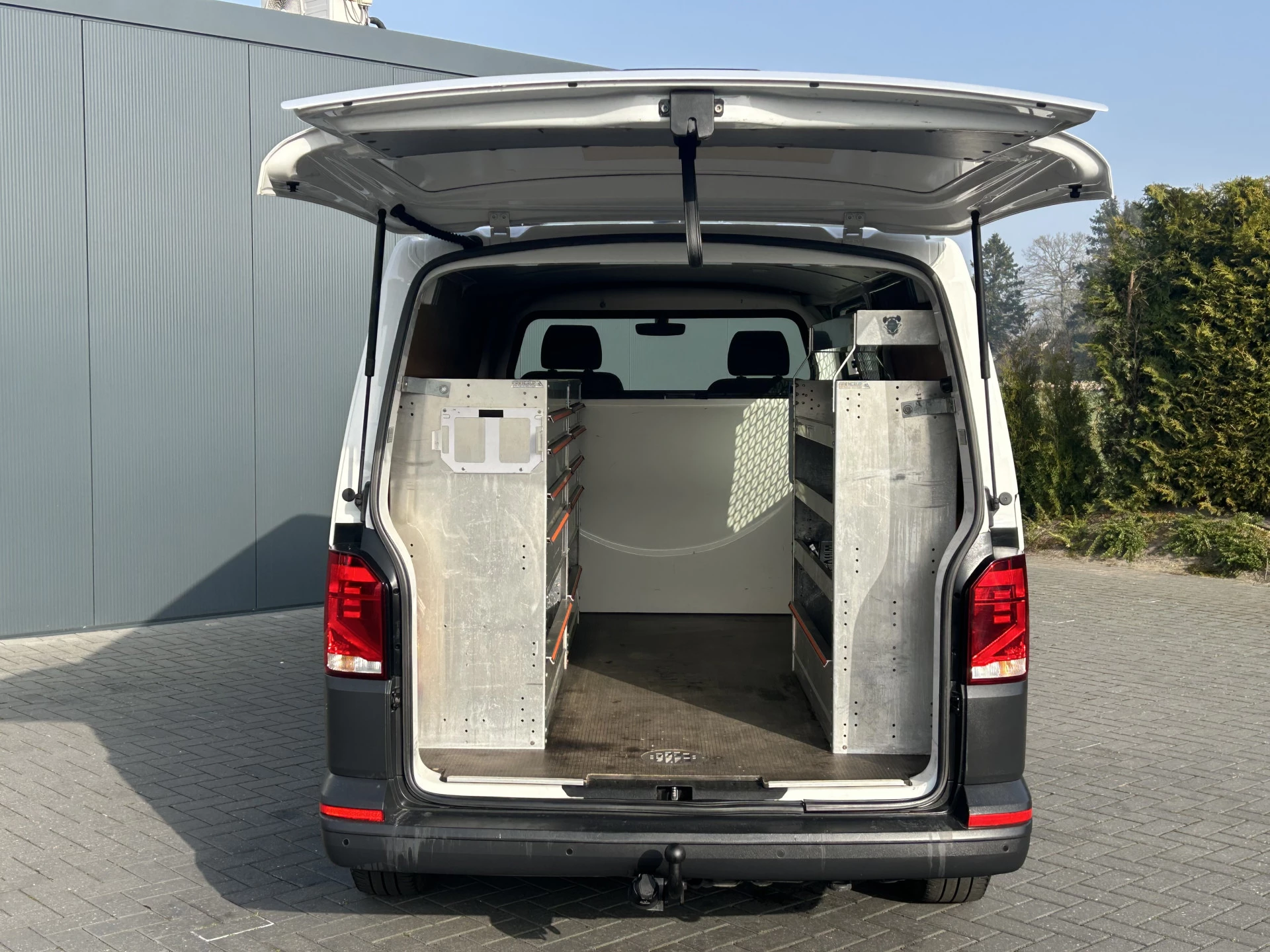 Volkswagen Transporter 2020 - 2.0 TDI 150 PK 4-MOTION 6.1 / L2H1 / 1e EIG. / 4x4 / TREKHAAK / ACHTERKLEP / INRICHTING / AIRCO / CRUISE / NAVI / APPLE CARPLAY zdjęcie 9