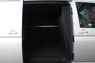 Volkswagen Transporter 2021 - 2.0 TDI L2H1 28 Bulli 150pk - 20 Inch - Camera - Trekhaak - Leder - ACC - LED - Rijklaar immagine 13