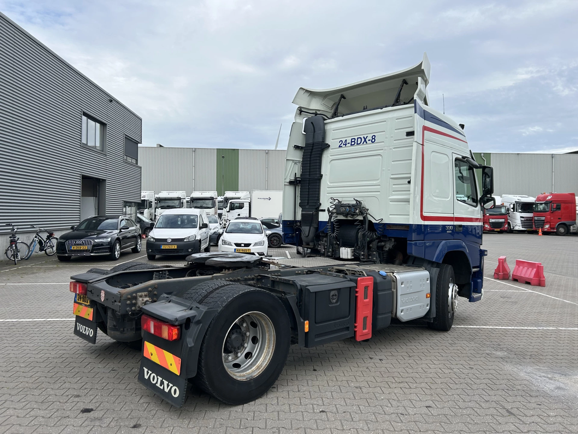 Volvo FM 330 2014 - Globetrotter / 742 dkm obrázek 2