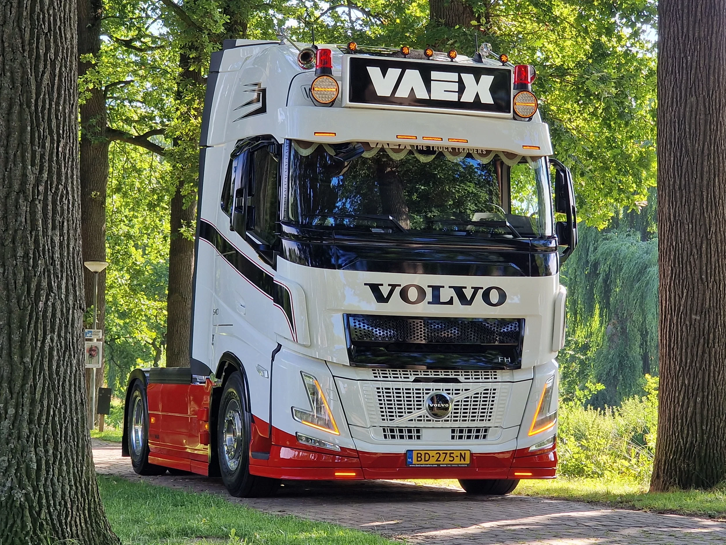 Volvo FH 2026 - 540 Aero Globetrotter XL 4x2 - New - Full spec - Show Truck - BUFFL interior - Retarder - I parkcool - Full air immagine 25