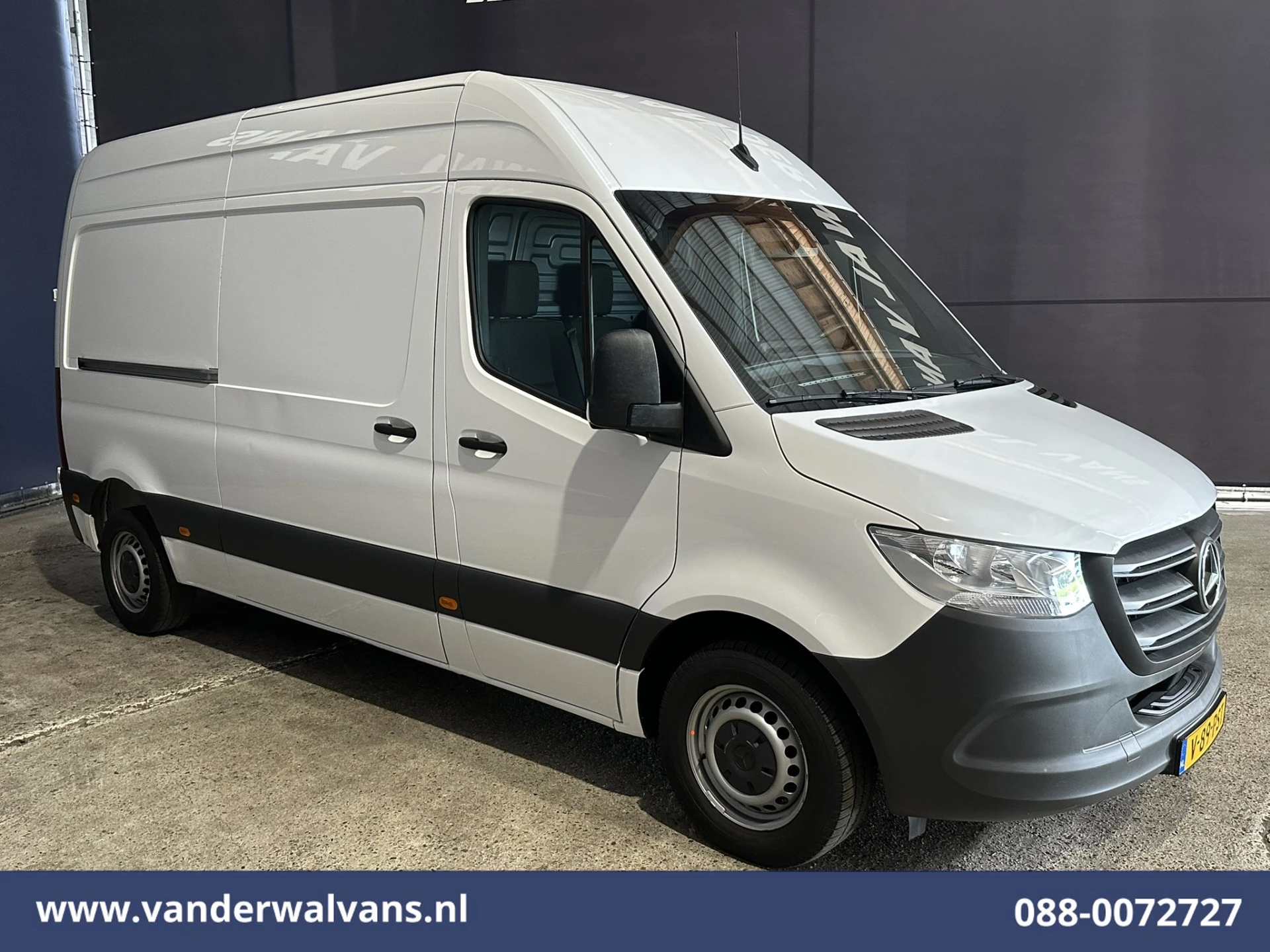 Mercedes-Benz Sprinter 2023 - 211 CDI L2H2 Euro6 Airco | Camera | Trekhaak image 5