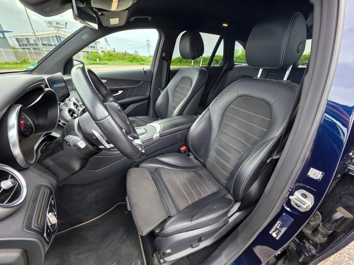 Mercedes-Benz GLC 2021 - Mercedes-Benz 300 de 4MATIC - AMG pakket - Black edition immagine 16