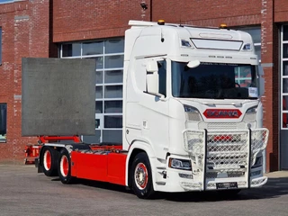 Scania S 2020 - S580 V8 NGS Highline 6x2 - BDF - Retarder - Full air - Custom interior - Loadlift - Fridge - te koop