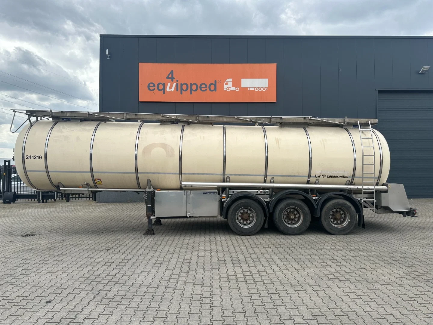 Feldbinder 1999 - LEBENSMITTEL / LEVENSMIDDELEN / FOOD / 33.500L / 3-COMP / PUMPE / LIFTACHSE obrázek 2