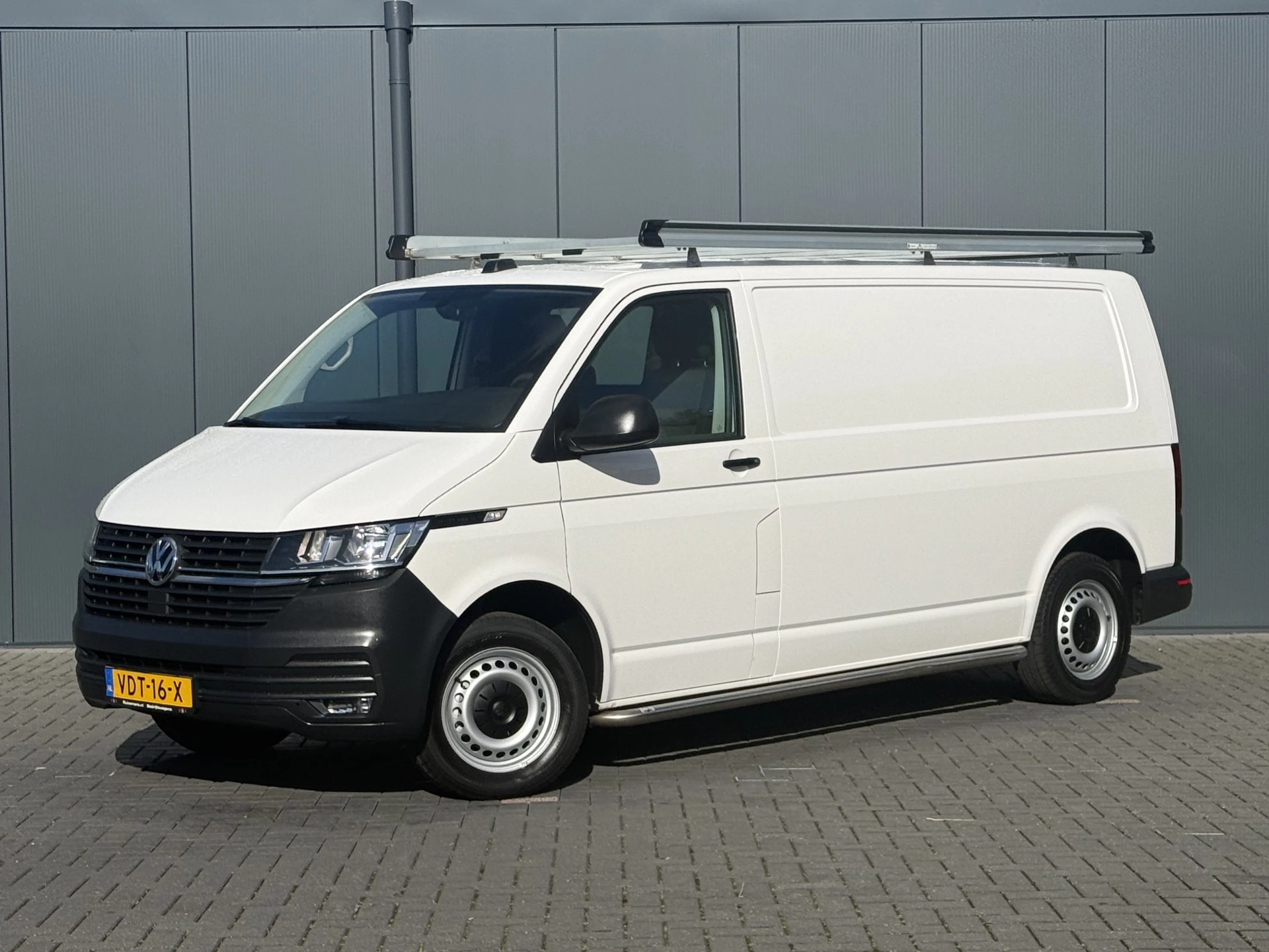 Volkswagen Transporter 2020 - 2.0 TDI 150 PK / L2H1 / 1e EIG. / ALUCA INRICHTING / TREKHAAK / IMPERIAAL / CRUISE / AIRCO / NAVI obrázek 2