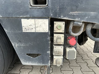 Broshuis N/A 2017 - 3ABSD Lowloader 3-axle / GVW: 59.000kg / Neck: 23.000kg / hydraulic steering + ramps + loading table / 4.60m extendable / winch / liftaxle image 11