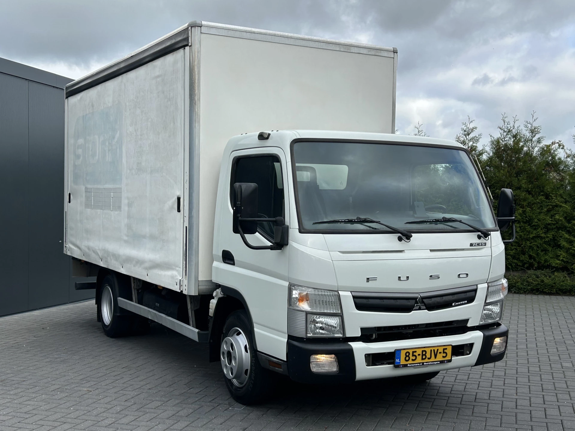 FUSO Canter 2017 - 7C15 EURO 6 / SCHUIFZIJLEN / 1e EIGENAAR / 62.654 KM !! / AIRCO / 4.155 KG LAADVERMOGEN / 3-ZITS obrázek 4