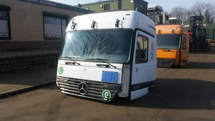 Mercedes-Benz 1835 1997 afbeelding 1