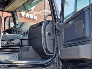 Volvo FH 2010 - 460 Berdex 3 deck livestock - Loadlift - Lifting roof - Steering axle - Manual gearbox - Full air obrazek 26
