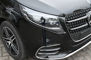 Mercedes-Benz V-Class 2024 - 300d 4-Matic AMG DC L3 XL zdjecie 14