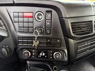 Iveco S-WAY 2021 - 360 + P48-2 Knikkende semi dieplader (maar 264528km) obrazek 17