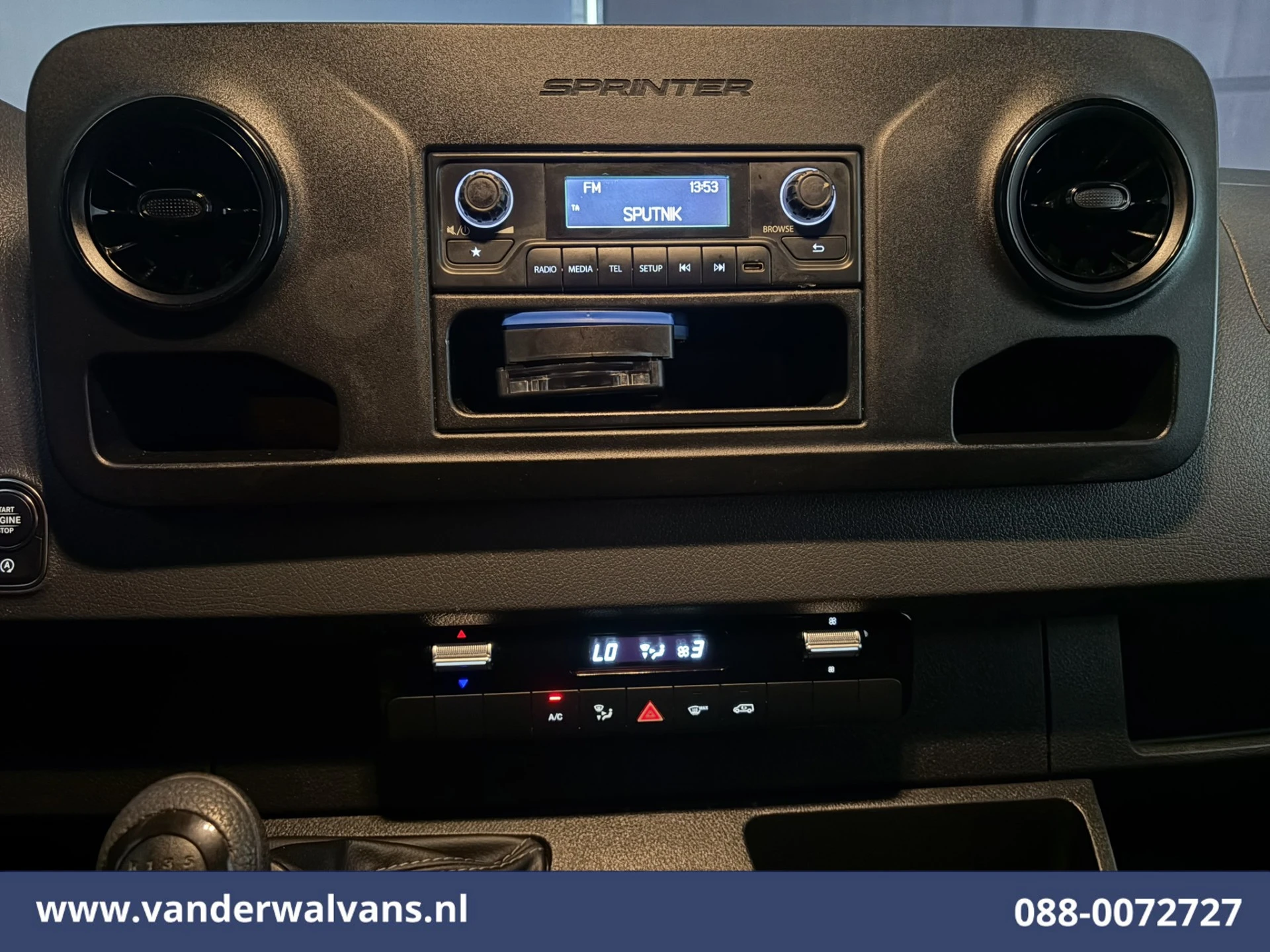 Mercedes-Benz Sprinter 2023 - 211 CDI 115pk L2H2 Euro6 Airco | Trekhaak | Bijrijdersbank afbeelding 11