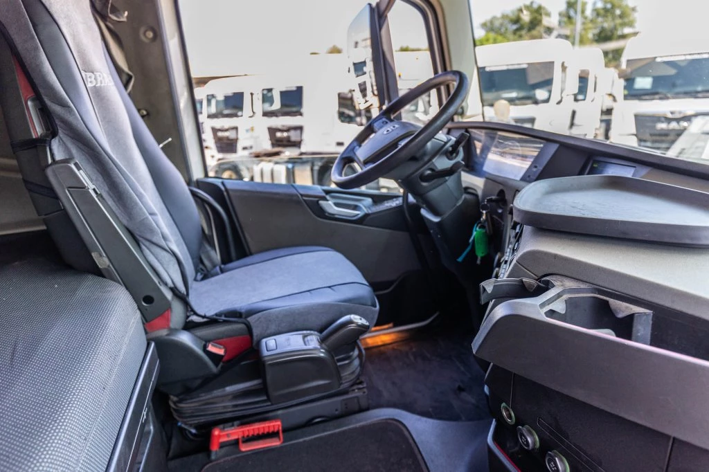Volvo FH 2017 - 500 + INTARDER + HYDR. afbeelding 12