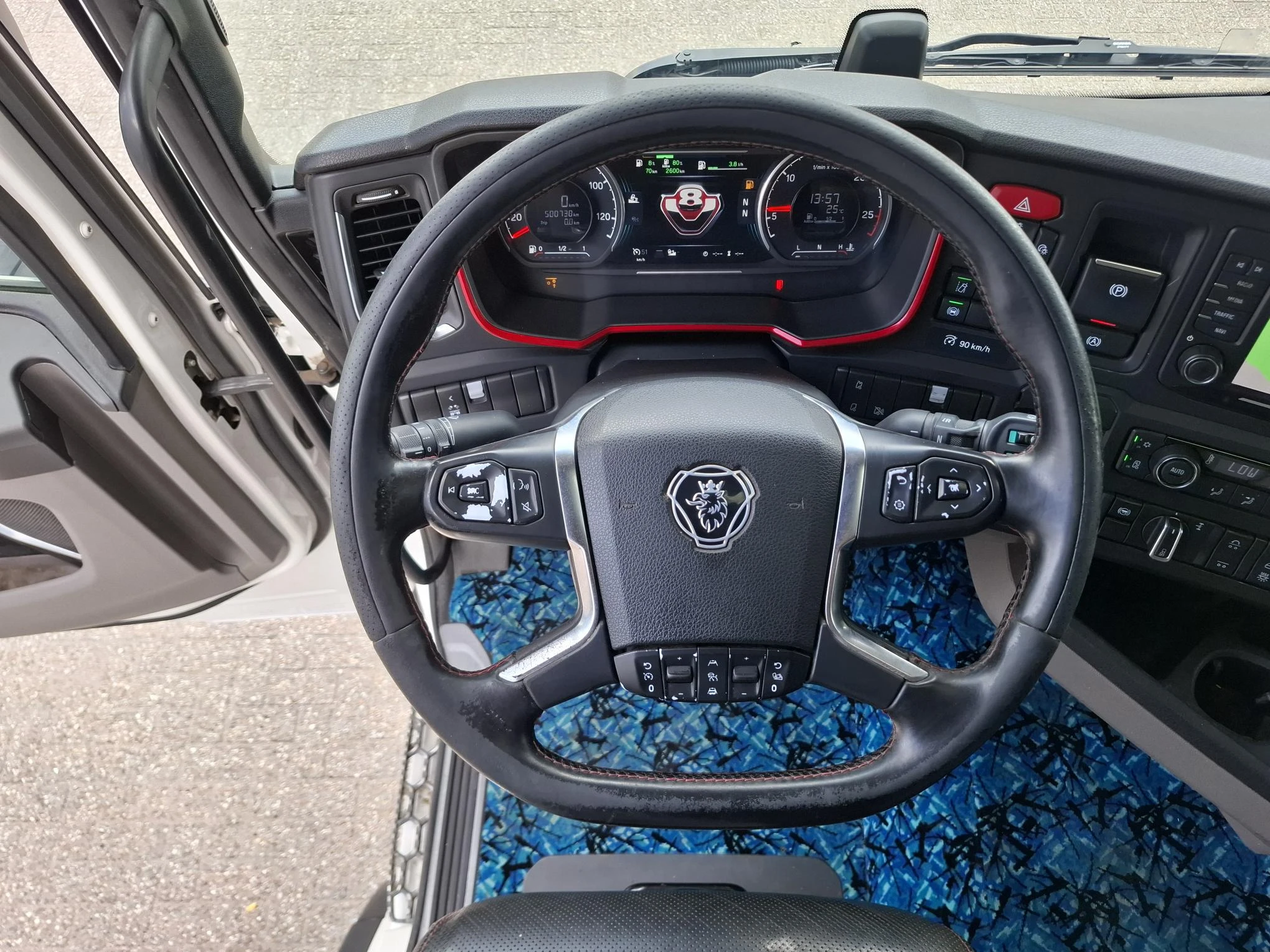 Scania R 2020 - NGS R520 V8 / !!ONLY:500738 KM!! / BOOGIE / RETARDER / HYDRAULICS / LEATHER / NAVI / FRIDGE / LWDS / AUTOMATIC / EURO-6 / 2020 afbeelding 14