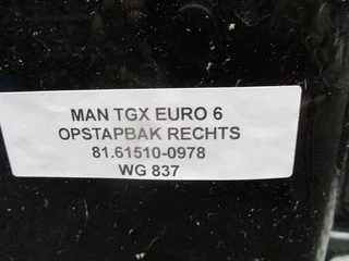MAN TGX - 81.61510-0978 OPSTAPBAK RECHTS EURO 6 imagem 2 miniatura