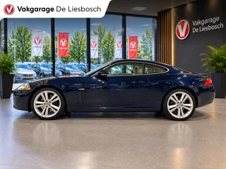 Jaguar XK 2009 - 5.0 V8 Coupé Portfolio/leer/memory/navi/boeken/20 inch/zeer nette staat afbeelding 2 miniatuur