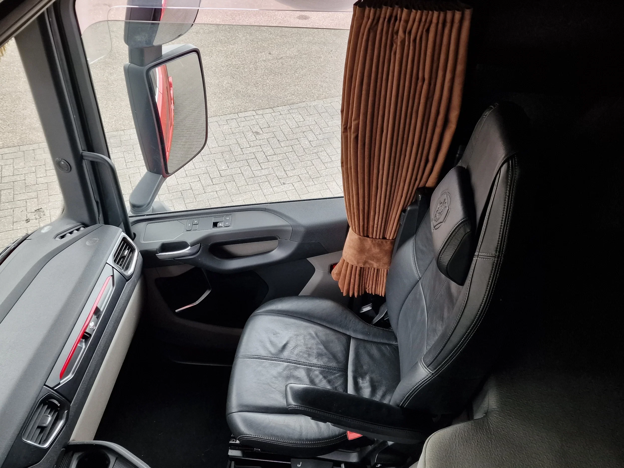 Scania R 2021 - R650 V8 NGS Highline 6x2 - Retarder - Full air - 3.15 WB - Leather image 18