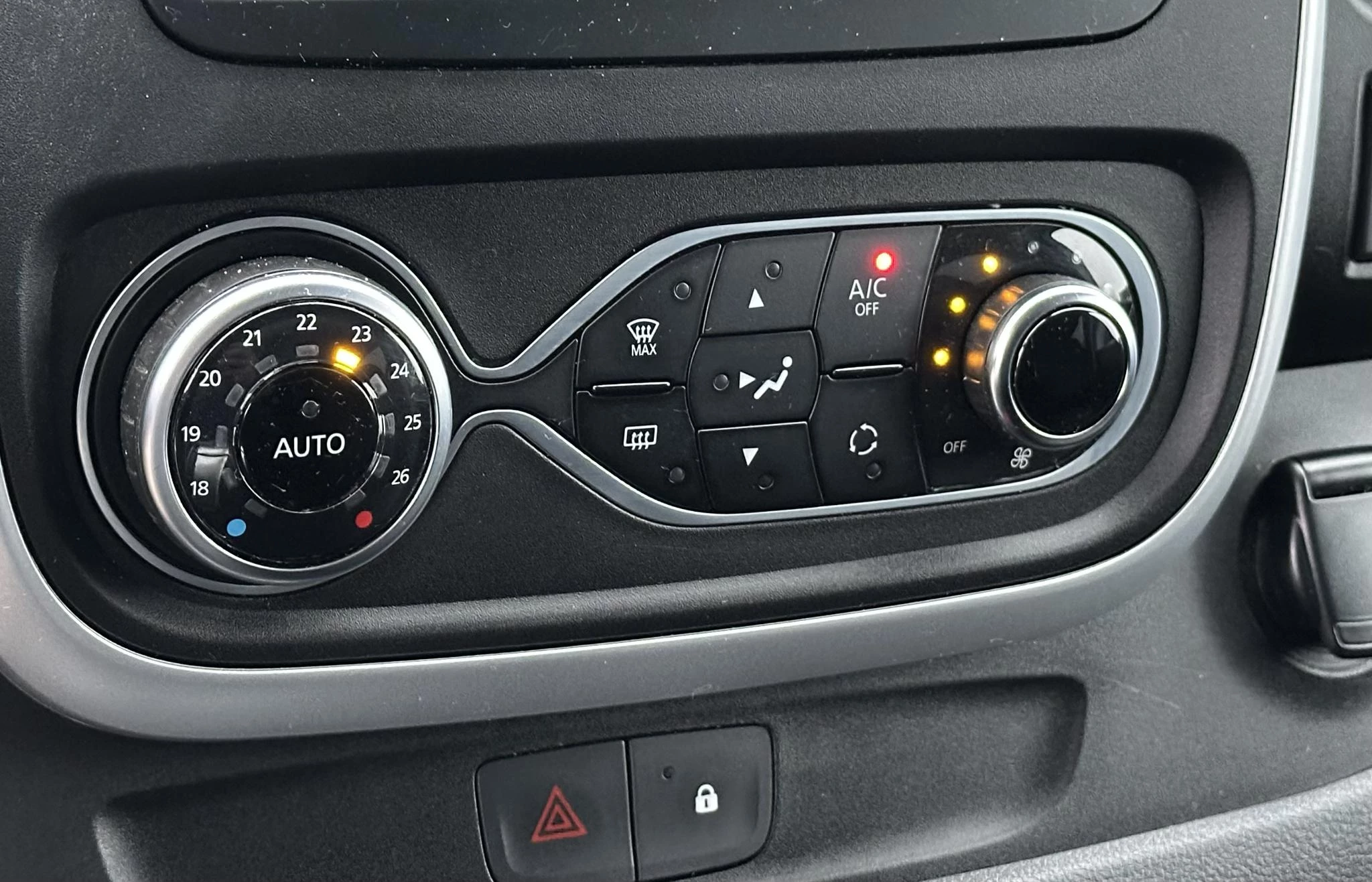 Renault Trafic 2021 - 2.0 dCi 145PK L2H1 DC Dubbele cabine automaat Bild 12