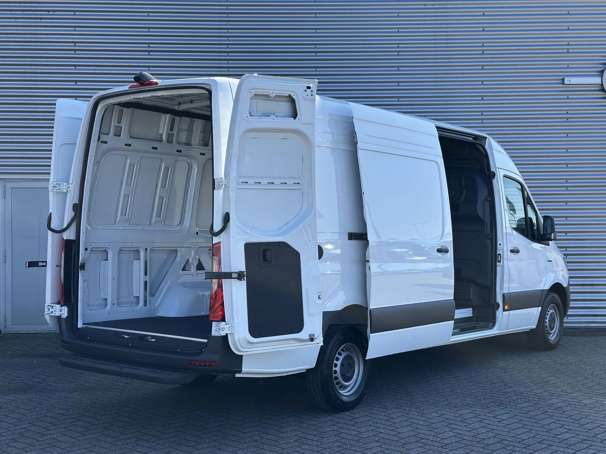 Mercedes-Benz eSprinter 2024 - 314 L3H2 Maxi 56kWh image 19