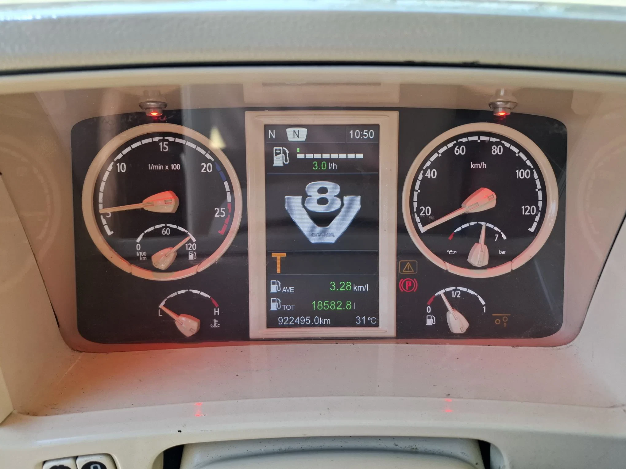 Scania R 2014 - R580 V8 / NL TRUCK / RETARDER / DOUBLE TANK / LIFT+LENKACHSE / TUV:09-09-2026 / LEATHER / XENON / FRIDGE / AUTOMATIC / EURO-6 / 2014 imagen 22