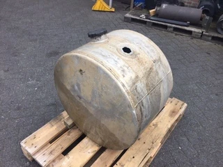 Volvo N/A - 8156646 FUEL TANK 190 LITER immagine 2