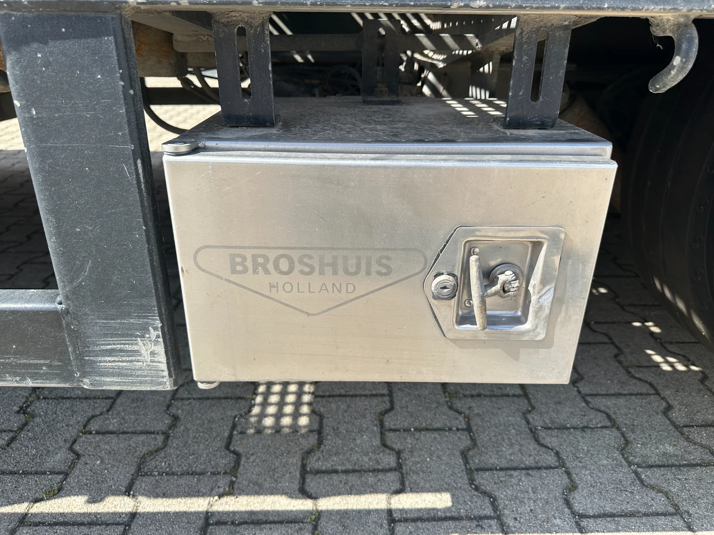 Broshuis 2017 - 3ABSD Lowloader 3-axle / GVW: 59.000kg / Neck: 23.000kg / hydraulic steering + ramps + loading table / 4.60m extendable / winch / liftaxle afbeelding 32