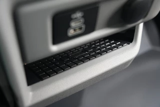 Ford Transit Custom 2025 - 320 2.0 TDCI L2H1 Limited 170pk - 1+1 Stoelopstelling - 2x Schuifdeur - Adaptive Cruise - Verwarmd stuur - Blind spot - Navigatie - Camera - Draadloos laden - Rijklaar image 35