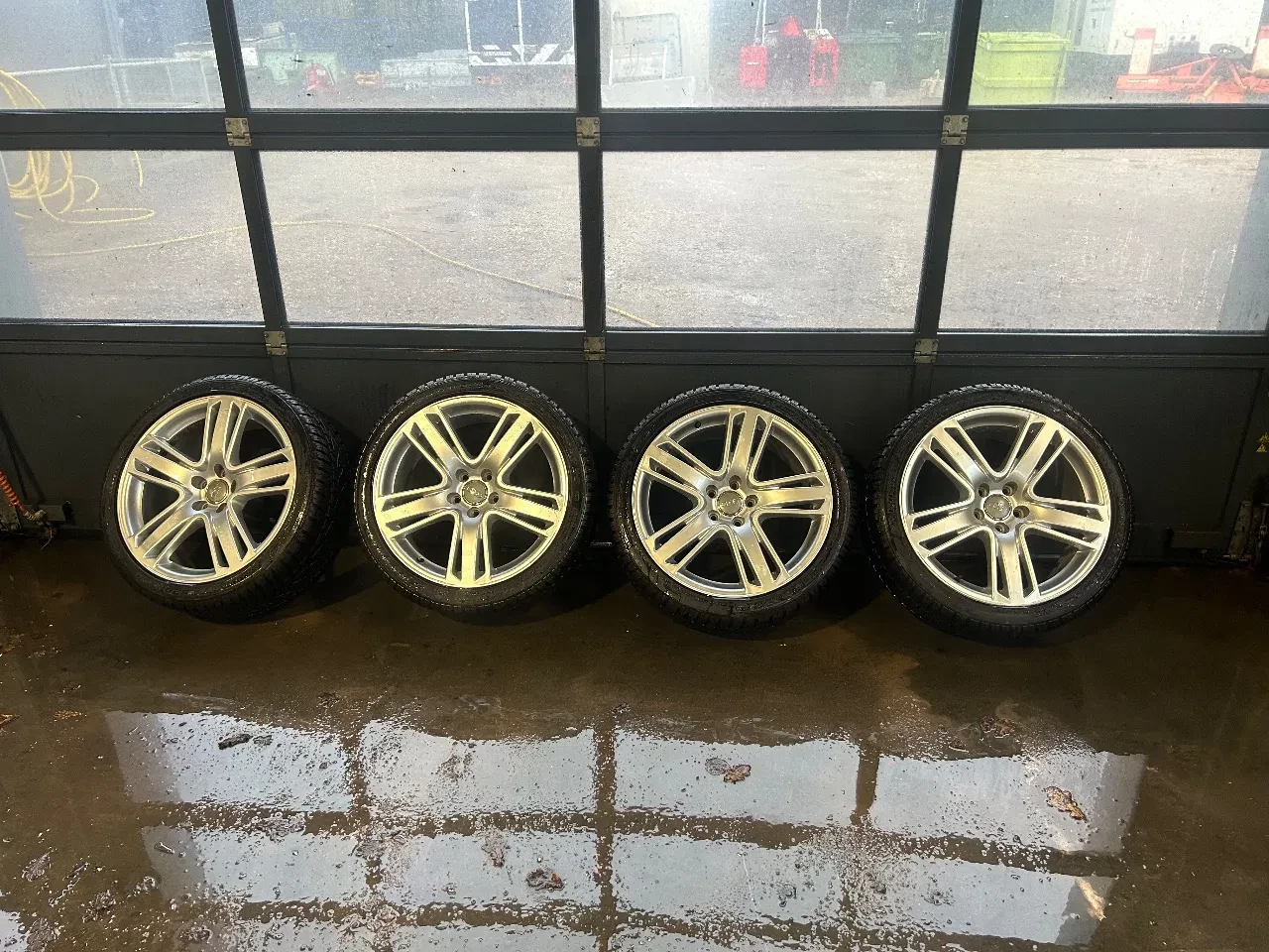 Audi RS4 - Audi RS4/RS5 Originele 19″ Velgen met DUNLOP SP WINTER SPORT afbeelding 2