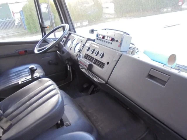 Mercedes-Benz 1995 - 1124 F zdjęcie 14