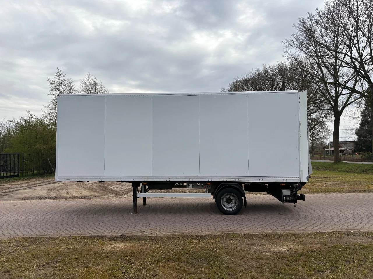 VF minitrailer 2011 - Be oplegger 6.6 TON met laadklep 1000 kg Bild 2