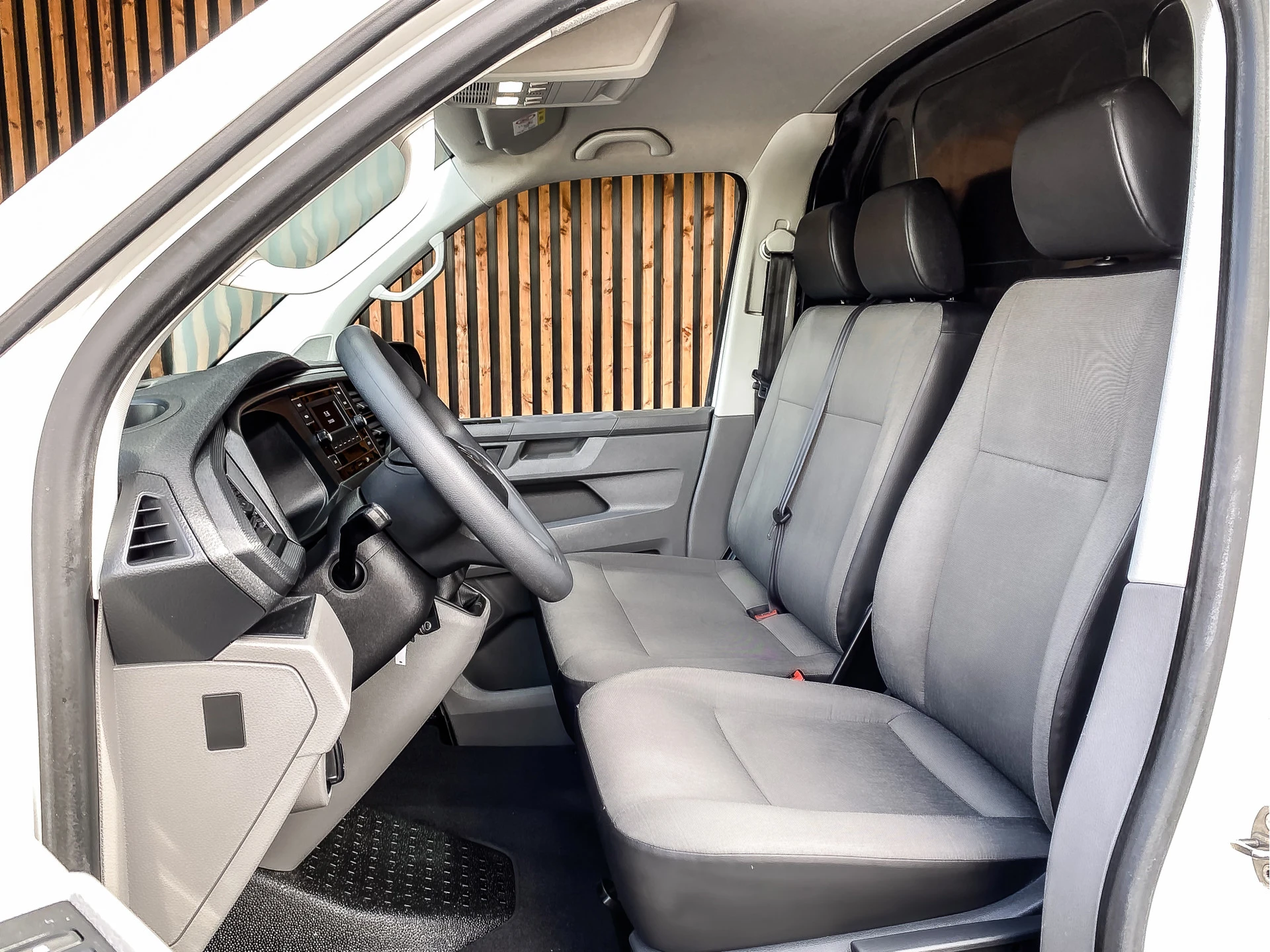 Volkswagen Transporter 2020 - 2.0 TDI 110PK Bestelwagen L1H1 afbeelding 14