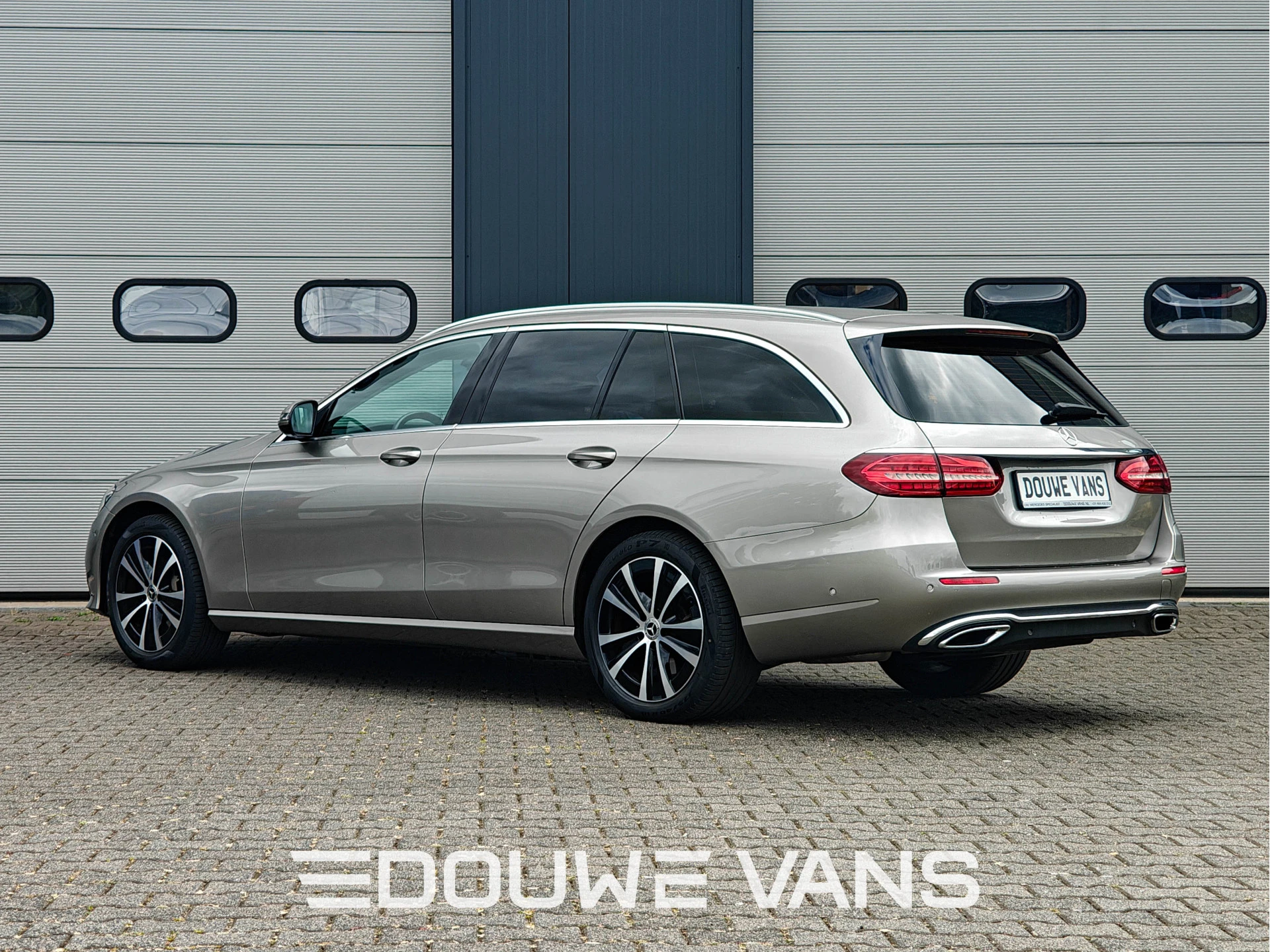 Mercedes-Benz E-Class 2022 - 300e Burmester Trekhaak Avantgarde Schuifdak Bild 33